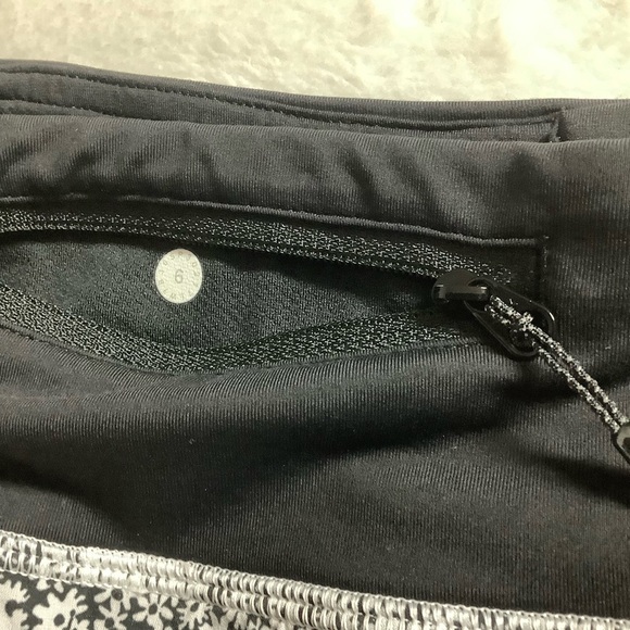 Lululemon Run Times Short (4-way Stretch 4") Daisy White Black / Black Sz 6 - Picture 7 of 11